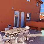 Break Apartment *