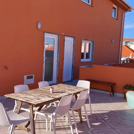 Break Apartment *